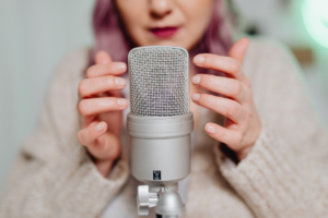 How to Open Your Podcast Episode With a Story Your Audience Can’t Ignore